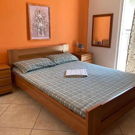 Roula Apartment Néoi Póroi Eksteriør bilde